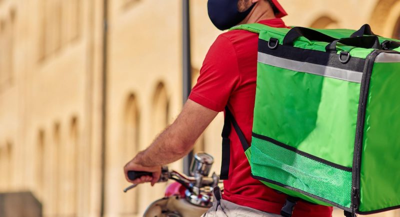 Grab Malaysia tarik balik penggantungan akaun rider MatKibot yang sebelum ini mendedahkan dua lelaki Singapura isi minyak dalam tong.