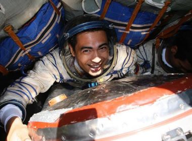 Sheikh Muzaphar berkata, angkasawan kedua negara boleh dihantar ISS sekiranya Malaysia terus komited. Tetapi netizen pula tidak bersetuju.