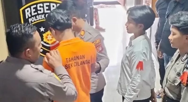 Berang teman wanita curang, lelaki lumur najisnya sendiri di muka mangsa selepas wanita itu berkali-kali enggan mengakui curang.