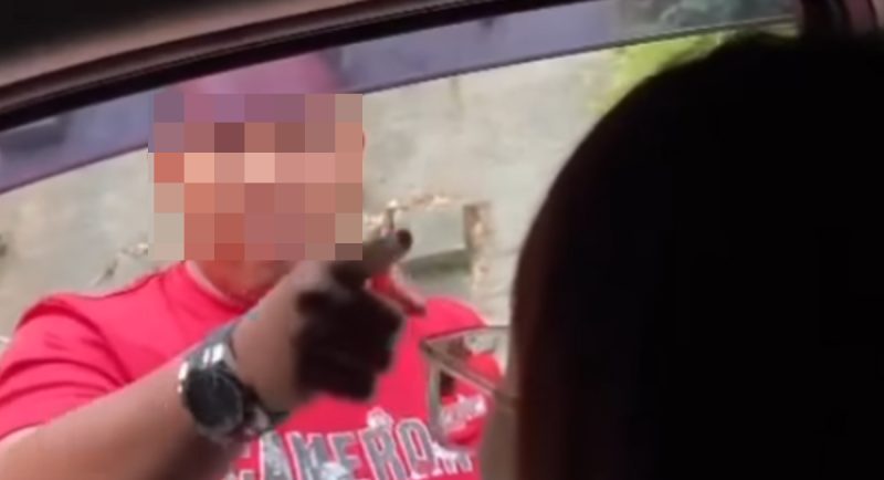 Suspek tunjal kepala pemandu wanita dalam video viral di Tapah, telah ditahan polis sebentar tadi, dibawa ke IPD Tapah untuk tindakan lanjut.