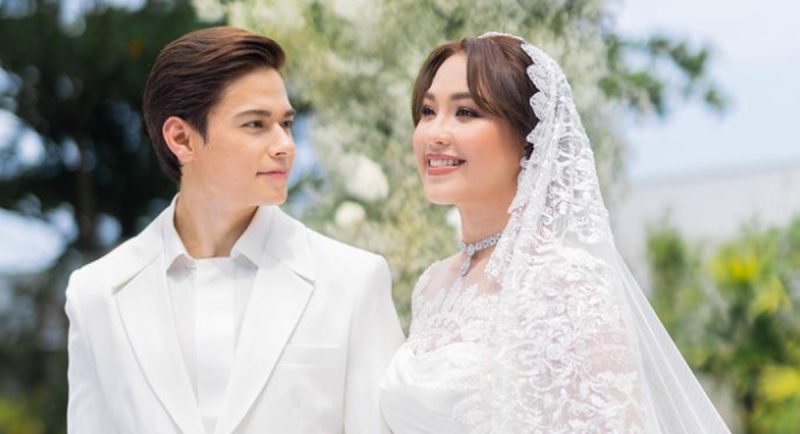 Ramai yang memuji kecantikan rupa paras Janna Nick pada hari perkahwinannya. Rupa-rupanya beliau guna khidmat MUA dari Thailand.