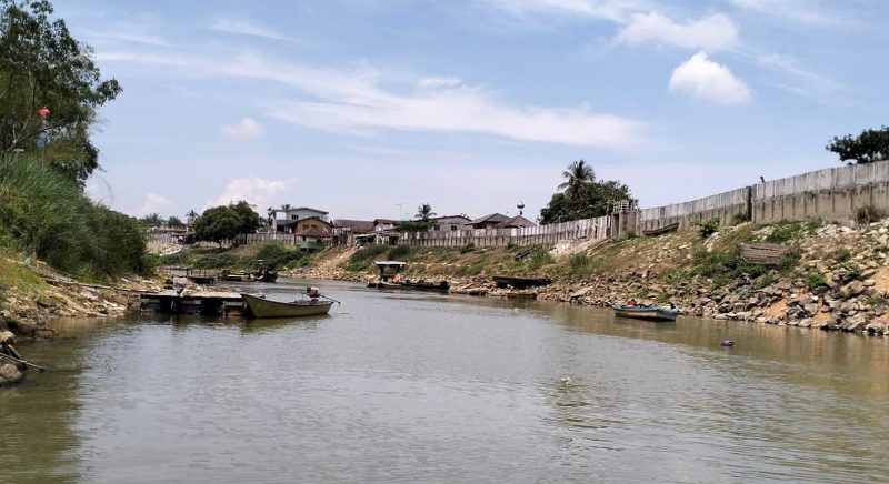 Pengguna pangkalan haram di Sungai Golok