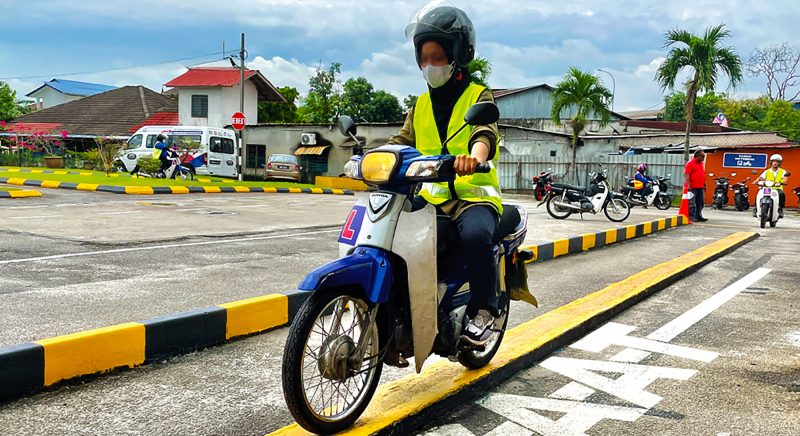 lelaki pertikai kepentingan ujian titi