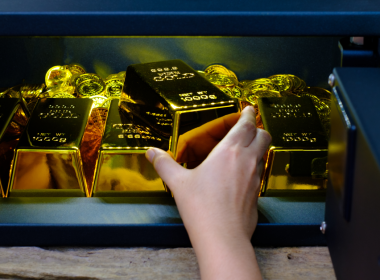 Harga emas melonjak ke RM400 segram, pelabur berebut beli aset selamat