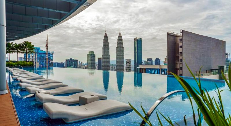 Tiada privasi di kolam renang