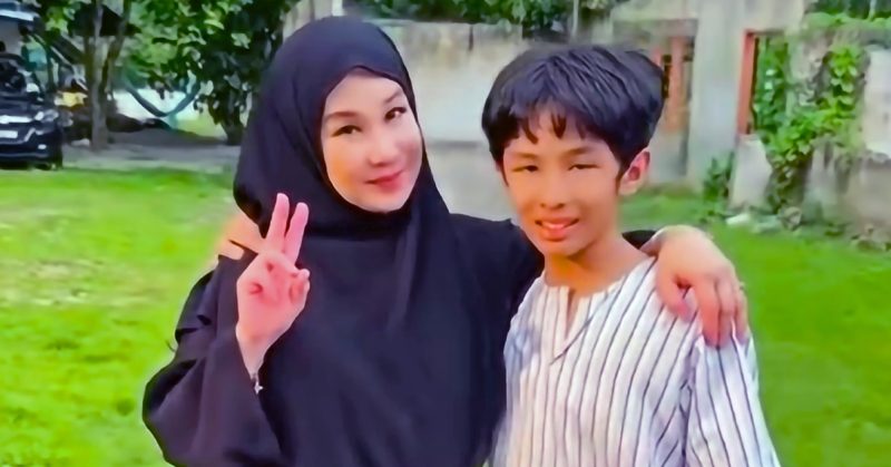Ridz Okumura bersama isterinya, Akiko Okumura.