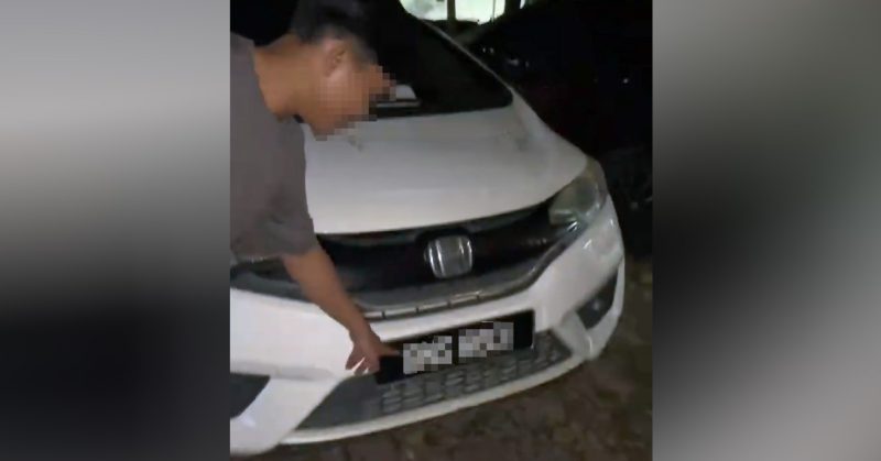 Keadaan kenderaan parkir sembarangan di Putrajaya yang menyebabkan kesesakan.