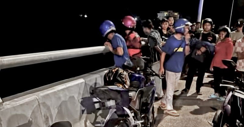 Pasukan penyelamat menjalankan pencarian di Sungai Kuantan bagi mengesan lelaki yang dikhuatiri hilang.