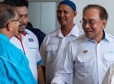 Anwar Ibrahim menyeru ahli parti supaya menjaga adab dan akhlak semasa kempen pemilihan.