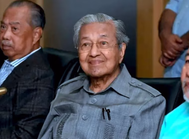 Tun Dr Mahathir mengumumkan penubuhan Sekretariat Orang Melayu dalam sidang media.