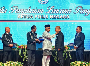 Datuk Seri Mohd Khalid Ismail dilantik sebagai Ketua Polis Negara yang baharu