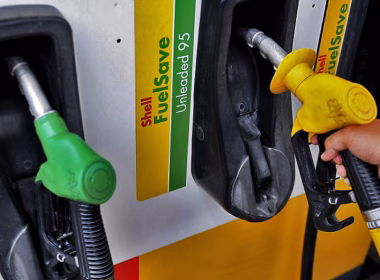 Perdana Menteri memaklumkan harga petrol RON 95 turun kepada RM1.99 seliter.