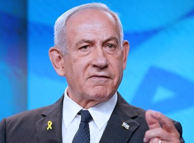 Benjamin Netanyahu berucap di hadapan media, isu laluan penerbangan diubah kerana takut ditahan ICC.