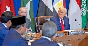 Donald Trump menghadiri mesyuarat bersama pemimpin Arab dan Muslim di PBB, janji halang Israel rampas wilayah Tebing Barat.