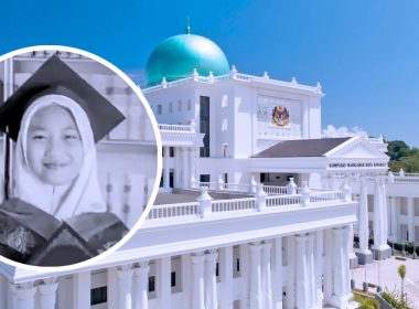Imej menunjukkan bangunan Mahkamah Koroner Kota Kinabalu berlatar belakang langit biru dengan kubah hijau, bersama sisipan gambar hitam putih remaja perempuan bertudung dan berjubah konvokesyen.