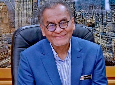 Menteri Kesihatan Malaysia, Dr Dzulkefly Ahmad tersenyum ketika sidang media, isu vape bakal diharamkan sepenuhnya.