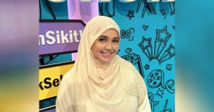 Raja Azura memfailkan tuntutan nafkah terhadap bekas suami.