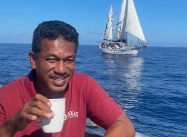 Chief Awi bergambar di kapal Estrella Y Emanuel dalam misi Global Sumud Flotilla.
