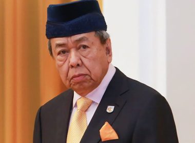 Sultan Selangor, Sultan Sharafuddin Idris Shah menzahirkan pandangan berhubung isu pembangunan semula Kampung Sungai Baru, Kuala Lumpur.