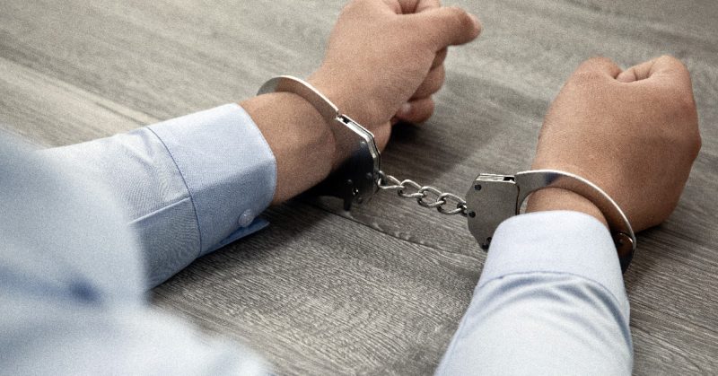 Gambar hiasan individu lelaki digari.