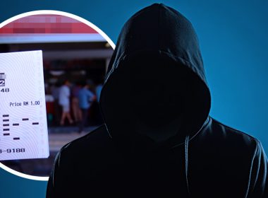 Seorang individu bertudung hitam berdiri dalam bayangan gelap dengan imej tiket nombor ekor di latar, menggambarkan isu duit hasil judi haram dan rasa bersalah selepas menang RM500K.