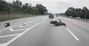 Anggota polis trafik cedera selepas motosikalnya dirempuh Toyota Hilux di Lebuhraya Elite.