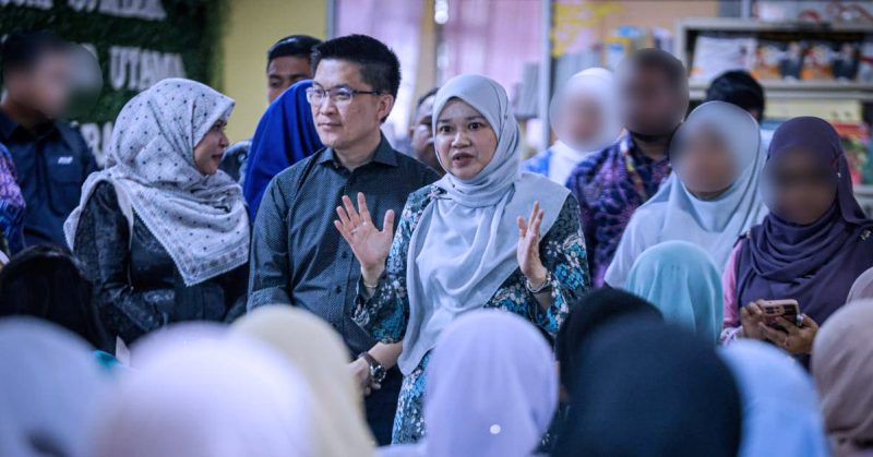 Menteri Pendidikan, Fadhlina Sidek berbicara kepada sekumpulan guru dan kakitangan sekolah mengenai usaha meningkatkan keselamatan sekolah selepas tragedi murid.