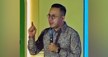 Cikgu Fadilah dakwa video intimnya tersebar, buat laporan polis | The