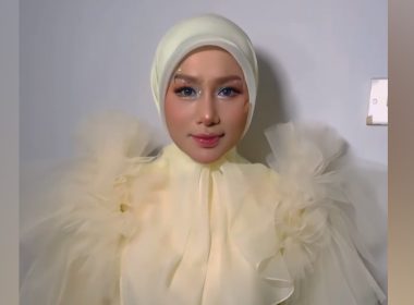 Elly Mazlein berhijab tampil anggun di pentas Kilaun Emas