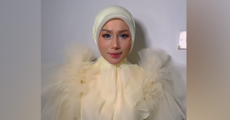 Elly Mazlein berhijab tampil anggun di pentas Kilaun Emas