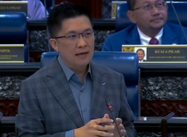 Timbalan Menteri Pendidikan Wong Kah Woh menjelaskan dasar pelantikan guru sebagai warden asrama di Dewan Rakyat.