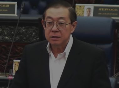 Lim Guan Eng berucap mengenai cadangan mengembalikan hukuman rotan di sekolah.