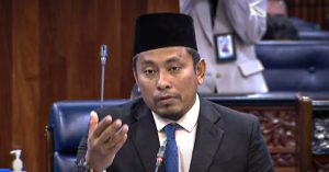 Ahmad Fadhli Shaari tarik balik pujian terhadap Perdana Menteri mengenai isu penghidangan arak di sekolah.