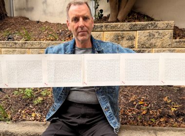 Laurence Watkins dari New Zealand pemegang rekod dunia nama terpanjang dengan 2,253 perkataan