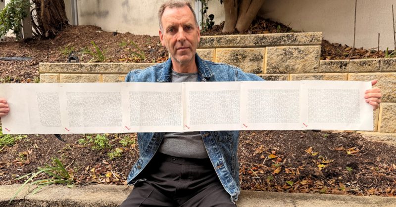 Laurence Watkins dari New Zealand pemegang rekod dunia nama terpanjang dengan 2,253 perkataan