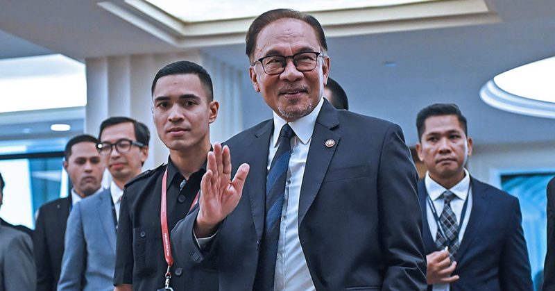 Laporan berita mengenai kenyataan Anwar Ibrahim membidas desakan supaya beliau meletakkan jawatan susulan isu perjanjian ART dengan AS.