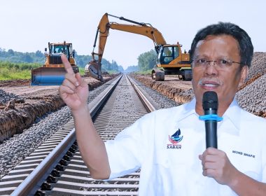 Pembangunan landasan kereta api di Sabah dengan suasana pekerja tempatan di tapak projek.