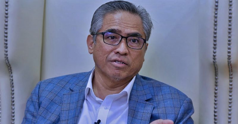 Tan Sri Shamsul Azri Abu Bakar memaklumkan mengenai tindakan dikenakan ke atas pegawai kanan kementerian.