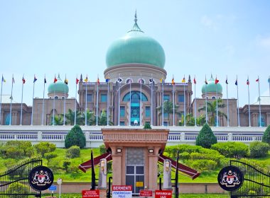 Rombakan kabinet Madani melibatkan pertukaran portfolio menteri dan lantikan baharu dalam Jemaah Menteri.