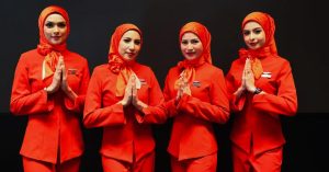 Pramugari AirAsia mengenakan seragam merah bersama hijab