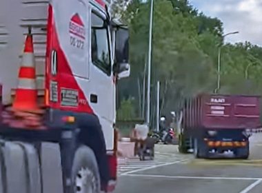 Seorang warga emas meninggal dunia dan isterinya cedera parah dalam kemalangan motosikal dengan lori di Jalan Ipoh–Lumut.