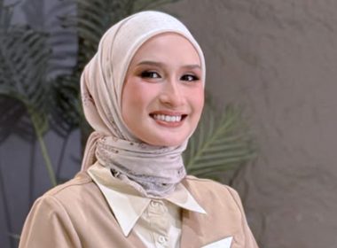 Pelakon Neera Azizi tampil memohon maaf dan memberi penjelasan berhubung isu video ‘gender reveal’ di depan Kaabah