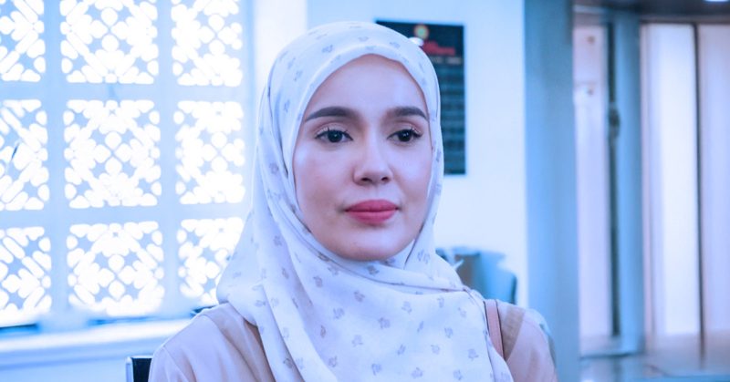 Uqasha Senrose mendedahkan beliau telah dipukul dan didera oleh Kamal Adli.