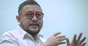 Afdlin Shauki, Ketua Cabang PKR Setiawangsa, menyampaikan kenyataan berhubung isu sensitiviti dalam politik Malaysia