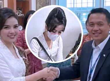 Wanita menyamar sebagai pramugari Batik Air, isu pramugari gadungan yang tular di media sosial dan dinafikan Garuda Indonesia.