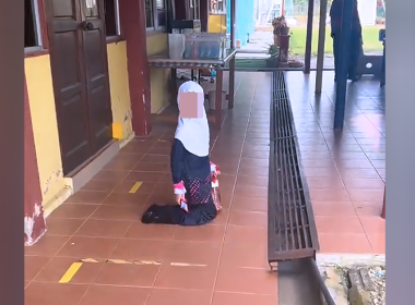 Ibu dedah anak OKU berlutut ke kantin sekolah walaupun reverse walker disediakan