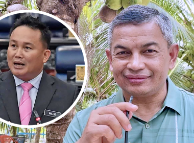 Pemimpin PAS memberi kenyataan media mengenai isu babi, rasuah dan pencemaran persekitaran.