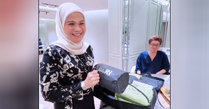 Haliza Maysuri menunjukkan set kain kafan RM999 berjenama sebagai persediaan akhir hayat.