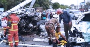 Kenyataan Polis Kuala Terengganu menafikan dakwaan pemandu Honda Jazz meninggal dunia dan memandu kereta curi serta memaklumkan suspek pesakit mental.