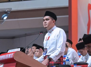 Datuk Dr Mohamad Akmal Saleh umum letak jawatan EXCO Melaka ketika Perhimpunan Agung Pemuda UMNO di WTC Kuala Lumpur
